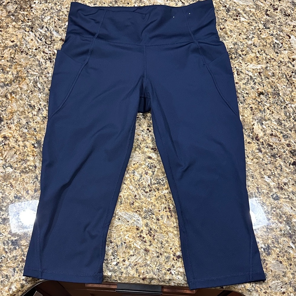 Xersion Dark Blue Capri Leggings